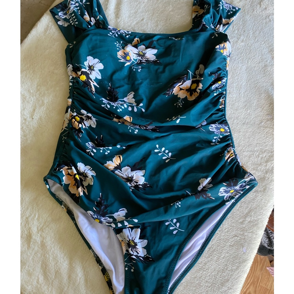 10/$10 Cupshe One Piece Swimsuit
